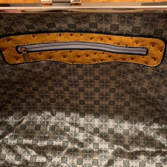 *SOLD* Faux Ostrich Purse - Picture 9 of 9